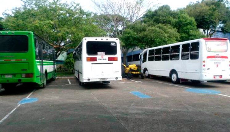 Unidades tomadas por los estudiantes. (Foto: Eilyn Cardozo | La Opinión)