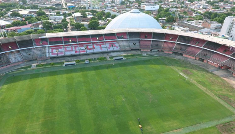 El gramado del General está apto para que se juegue fútbol profesional.  