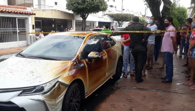 Los vehículos se quemaron, otros explotaron. (Foto: Juan Pablo Cohen)