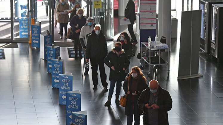 En varios países del mundo se desarrolla el proceso de vacunación contra la COVID-19./ Foto:AFP