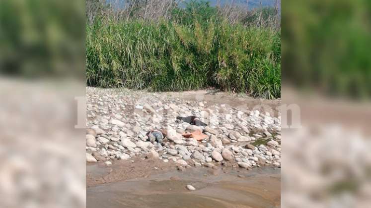 Los cadáveres quedaron tendidos sobre unas piedras, hasta donde arribaron los miembros de la funeraria San Martín para levantarlos.