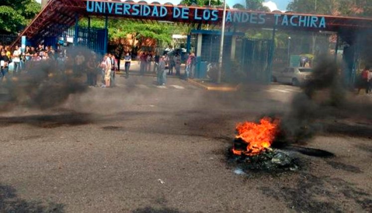 Protestas en la ULA. (Foto: La Opinión)