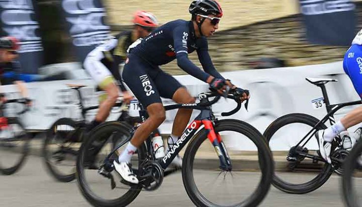 Egan Bernal marcha en la casilla 14 a 20 segundos del líder. AFP