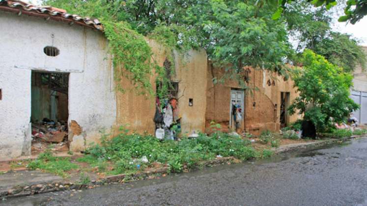 El Contento lote abandonado