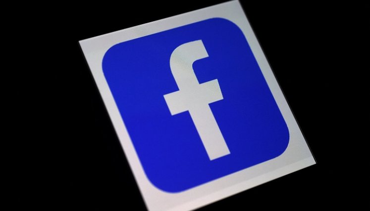 La medida de Facebook contrasta con la de Google, que ha negociado acuerdos. /Foto:AFP