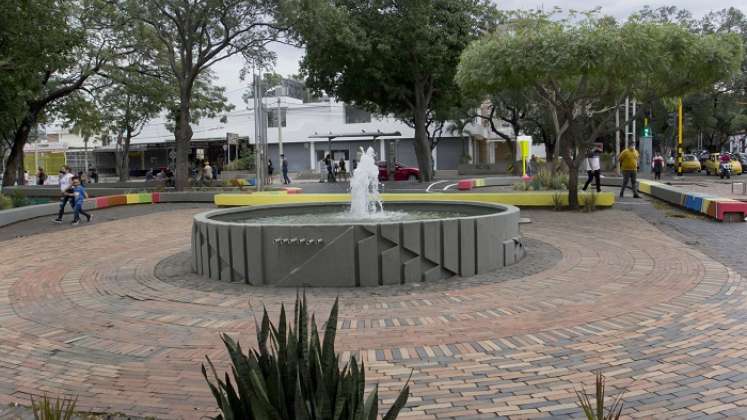 La Fuente Luminosa sobre la Diagonal Santander y la avenida Cero, volvió a funcionar en este sector de Cúcuta./ Foto Luis Alfredo Estévez.