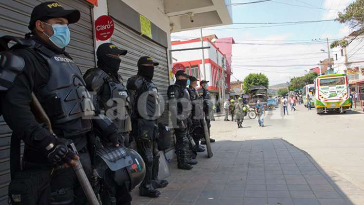 La Policía se incautó de mercancía de contrabando, entre cigarrillos, medicamentos y otras mercancías.