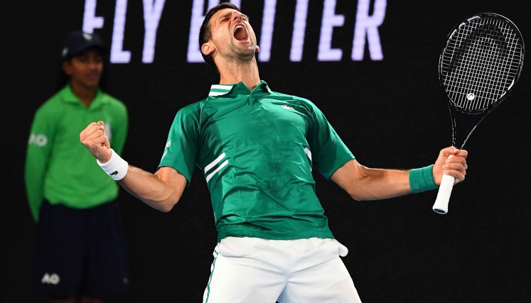 Novak Djokovic, a pesar de sus dolencias, superó la segunda fase del Abierto de Australia 2021. 