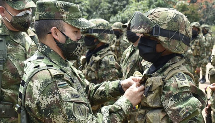 550 soldados regulares recibieron instrucción militar durante tres meses.