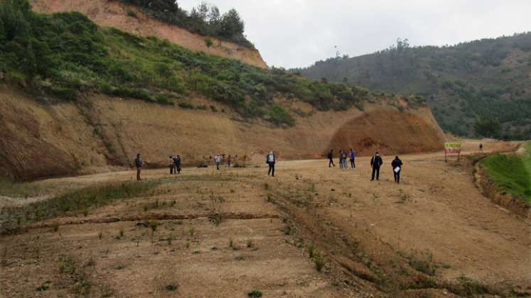 En este lote, ubicado en la vía Pamlona-Bucaramanga, está proyectado instalar el punto de atención al migrante. / Foto: Roberto Ospino.