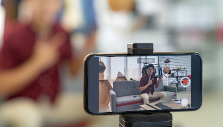 El mercado de influencers es clave para las empresas. Foto: Freepik.es