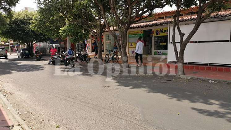 En el barrio Prados del Este se cometió un robo y luego se registró una balacera entre delincuentes y unos policías de la Sijín.