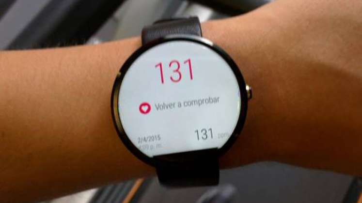 Los cambios sutiles en los latidos del corazón de una persona, que se pueden medir en un Apple Watch, pueden indicar la aparición de COVID-19 hasta siete días antes de que se diagnostique la infección. / Foto: Colprensa