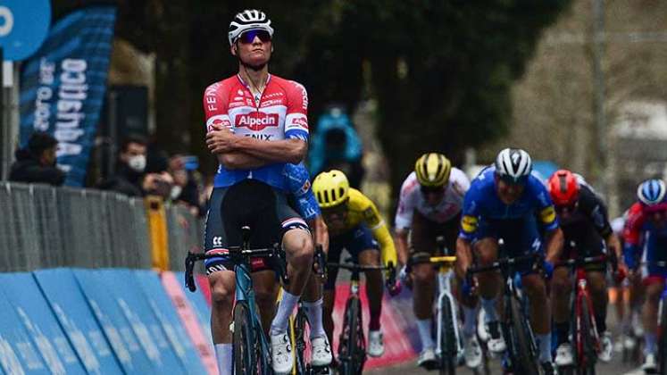 Mathieu Van der Poel (Alpecin-Fénix), ganador de la etapa