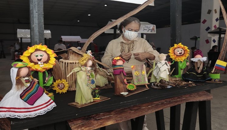 Día Internacional del Artesano se conmemora con los "Toldos de San José" Esta fecha se conmemora en honor a los artesanos, porque el 19 de marzo es el Día de San José, de quién se dice, su oficio era carpintero y artesano. Foto: Luis Alfredo Estévez/ La Opinión