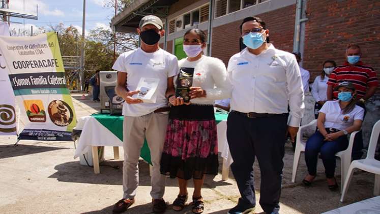 En Ocaña, la Unidad de Restitución de Tierra promueve firma de contratos para compra directa de cosechas de café.