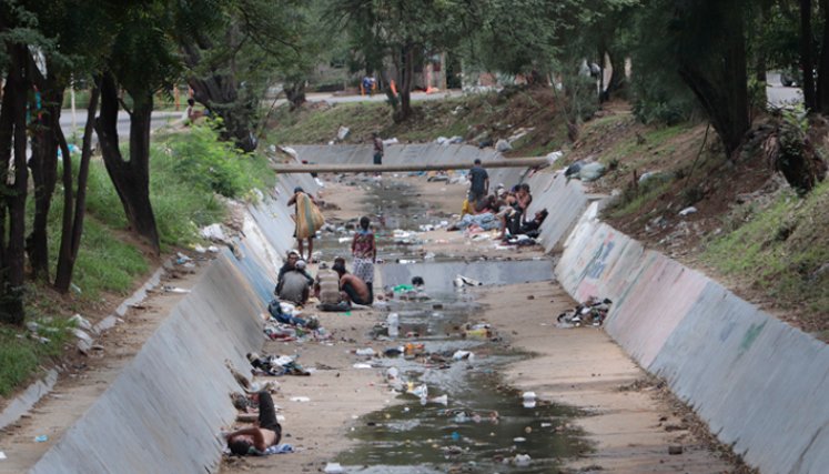 El único pecado que ha cometido el barrio Gaitán, es estar ubicado al lado del Canal Bogotá, expresa la comunidad. El único pecado que ha cometido el barrio Gaitán, es estar ubicado al lado del Canal Bogotá, expresa la comunidad.