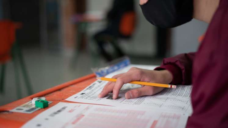 Las pruebas Saber Pro y Saber TyT son un requisito de grado para los estudiantes de carreras profesionales, técnicas y tecnológicas que ya hayan cursado y aprobado más del 75% de su programa académico. / Foto: Colprensa