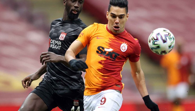 Radamel Falcao marcó un doblete ante el Sivasspor por la Liga Turca. 