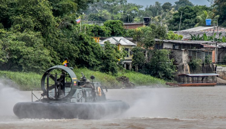 El patrullaje del Ejército en el río Arauca es frecuente. / Foto: AFP