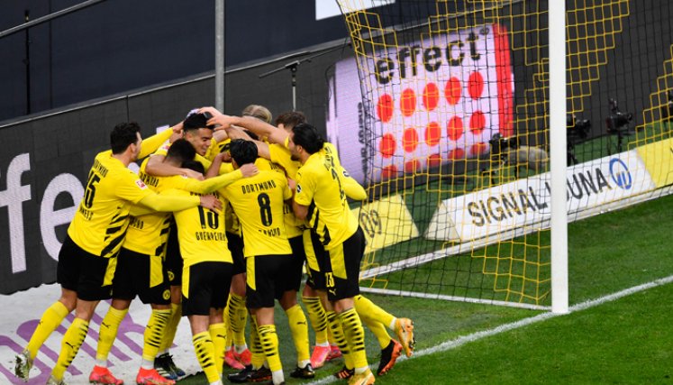 El Borussia Dortmund enfrenta al Borussia  Monchengladbach. / Foto: AFP