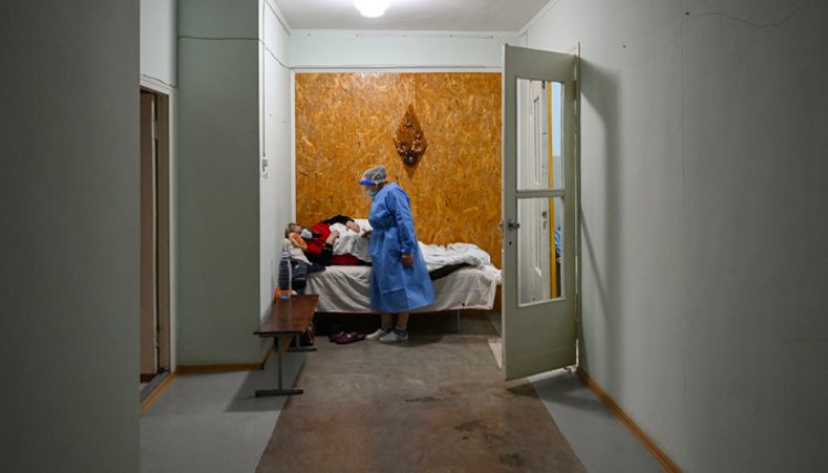 El coronavirus deja casi 2,8 millones de muertos en todo el mundo y varios países en América y Europa enfrentan nuevas oleadas de infecciones. / Foto: AFP