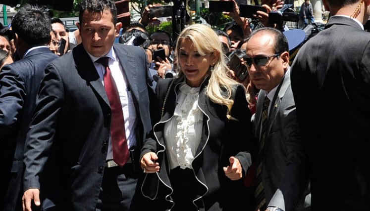 Fiscalía ordena detener a expresidenta de Bolivia y opositores denuncian "persecución"