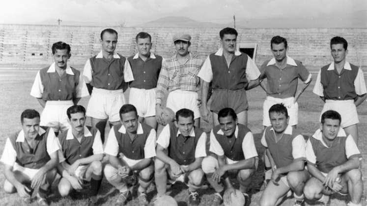 En la imagen aparecen, entre otros, Álvaro Gil, Juan Garbiras, Marcos Urdaneta, Roy Corinaldi y Jáuregui; agachados el “Capitán” Lizcano, Fernando Unda, Enrique Lara, Hernando Lara, Eloy Ronquillo y Fernando Espinel.  / Foto: Archivo