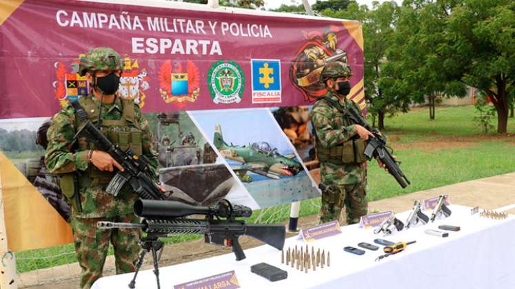 El fusil, con una mira de francotirador, era usado por el segundo cabecilla de la compañía Cínera, del Eln.