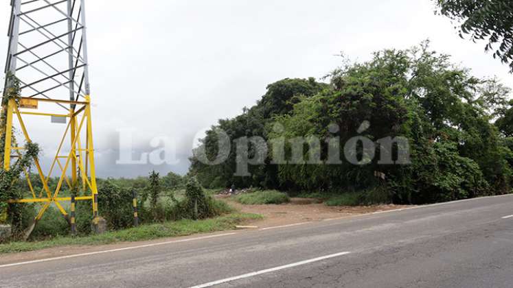 En medio del ataque, la víctima corrió hacia el territorio colombiano, donde se escondió y le pidió a su pareja que la recogiera.