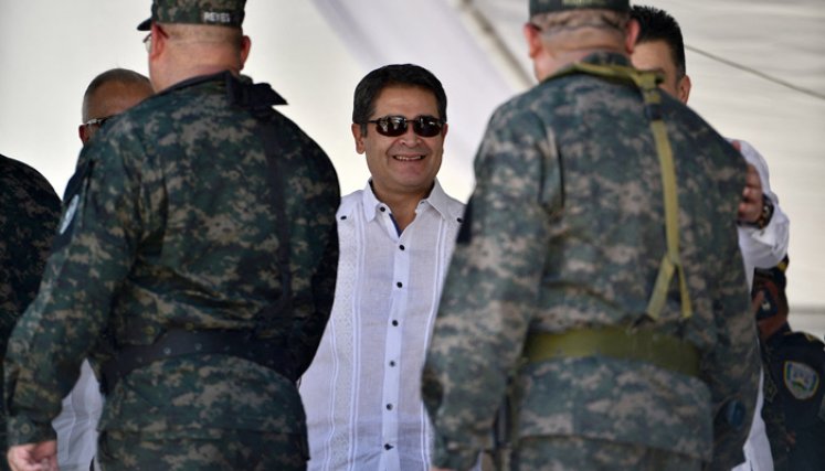 El presidente de Honduras, Juan Orlando Hernández, fue acusado ayer en el juicio que se cumple en Nueva York contra un hermano suyo por narcotráfico. Foto: AFP