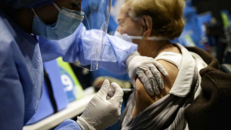 El ritmo de vacunación tuvo un aumento este martes respecto a las dosis aplicadas el lunes. / Foto: Colprensa