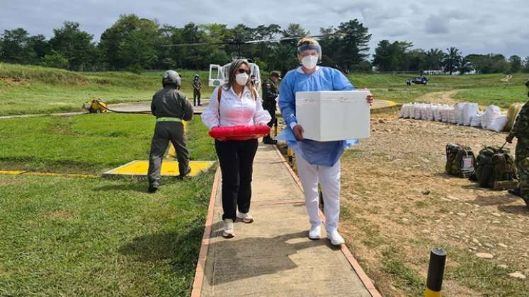 Las vacunas a municipios con dificultades de orden público del Catatumbo han sido llevadas en helicópteros de la Fuerza Pública. / Foto cortesía  