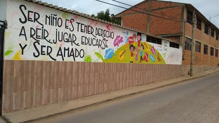 El proyecto se adelanta desde hace más de 4 años. Los cómics que los estudiantes han creado son para resolver sus conflictos escolares y familiares. /Foto: Cortesía/ La Opinión 