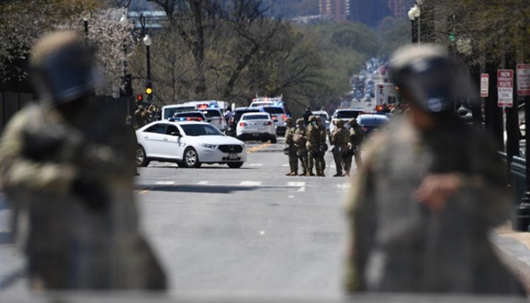 Vehículo atropelló a policías en el Capitolio