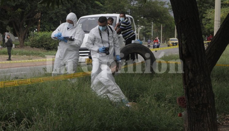 Hallán cádaver de una mujer luego de la balacera en La Parada. Hallán cádaver de una mujer luego de la balacera en La Parada.