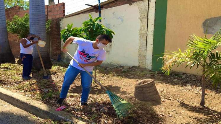 Líder apoya a la comunidad con iniciativas para intervenir en la mejora del barrio/ Cortesía/ La Opinión/