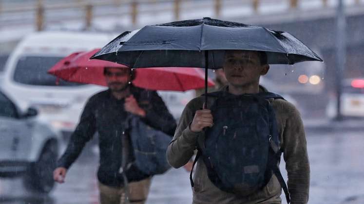 En esta temporada de lluvias, la principal recomendación para la comunidad es evitar la exposición en ríos, quebradas y zonas de ladera./FOTO: Colprensa