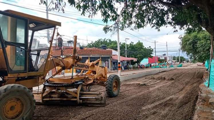 Los trabajos avanzan en un tramo de la doble vía de Aniversario II. /Foto: David Vargas/La Opinión