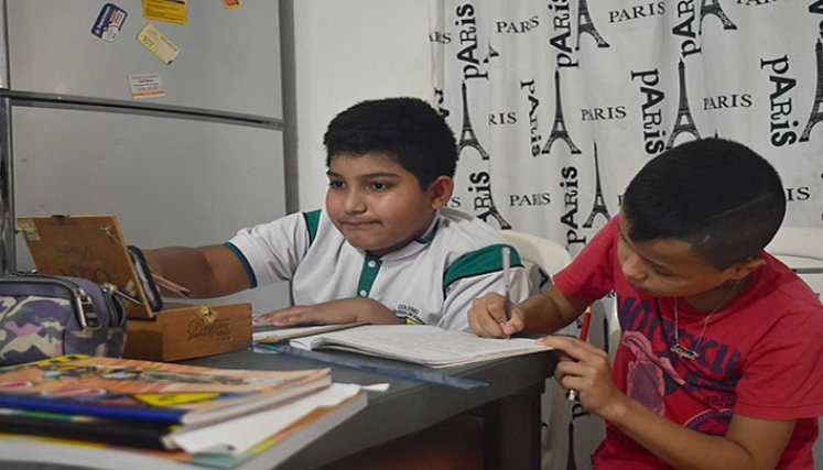 José junto a su compañero Gerardo están muy motivamos en seguir aprendiendo.