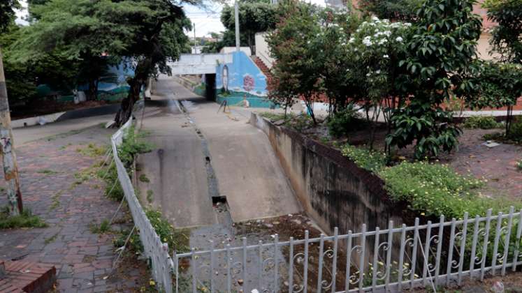 Canal de aguas en Puente Barco.