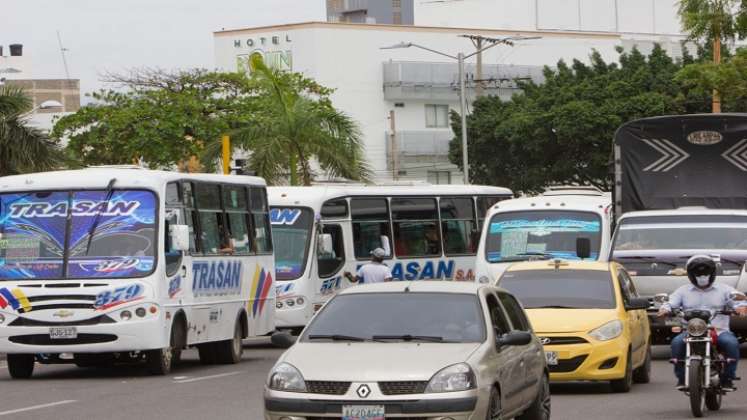 Continúa el inconformismo y malestar entre los usuarios del transporte por el aumento en las tarifas del pasaje / Archivo/ La Opinión 