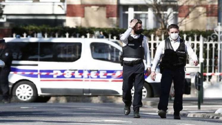 Hombre mata a cuchilladas a policía cerca de París en presunto ataque terrorista./FOTO: Tomada de internet