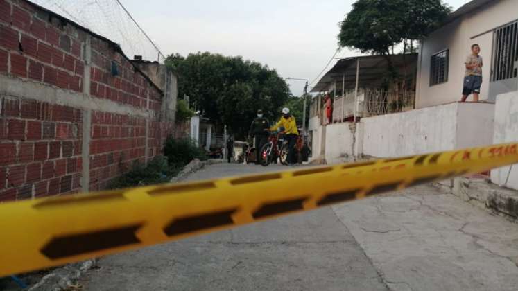 Las autoridades buscan a dos hombres que huyeron hacia Cerro La Cruz, tras cometer el crimen, / Foto: Laura Serrano