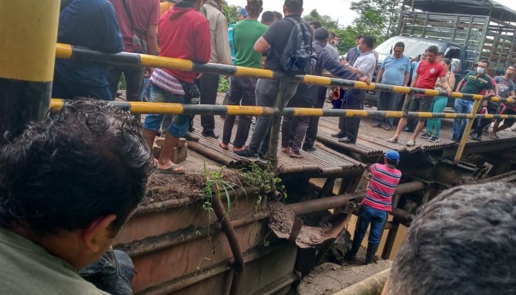 El paso por el puente Las Garzas es restringido/Foto Cortesía/La Opinión