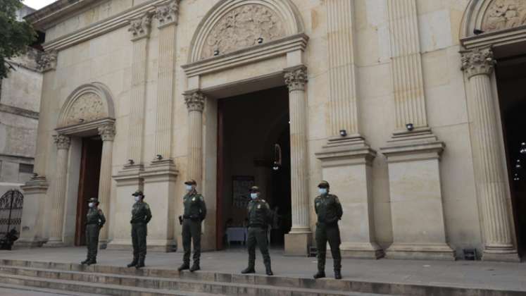  La Opinión hizo un corto recorrido en el que evidenció las calles de la ciudad desoladas. Las parroquias tampoco se ven abarrotadas como era el panorama durante esta época antes de aparecer la COVID-19, pues dentro de estos espacios se deben tener en cuenta el distanciamiento social y el uso del tapabocas para evitar contagios. / Foto: Alfredo Estévez