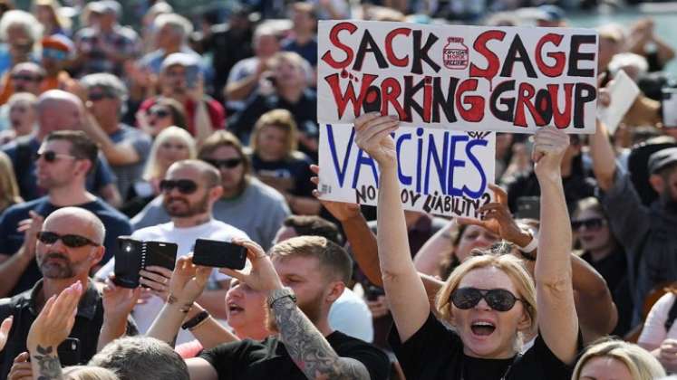 Miles de personas protestan en Londres contra el confinamiento y el pasaporte sanitario./FOTO: Tomada de internet