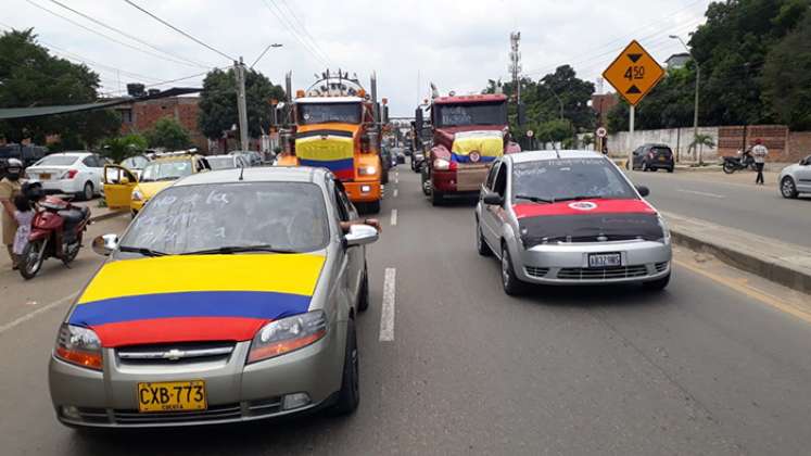 Caravana en señal de protesta contra la reforma tributaria