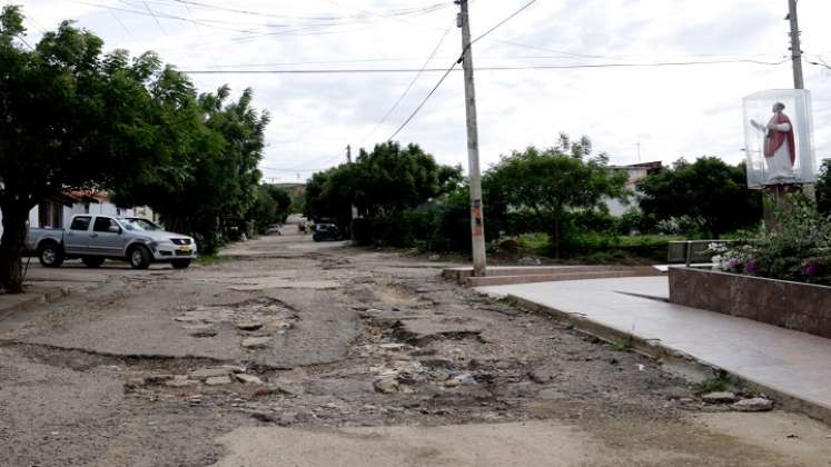 Las calles están deterioradas por problemas con acueducto y lluvias./Fotógrafo: Alfredo Estevez/La Opinión