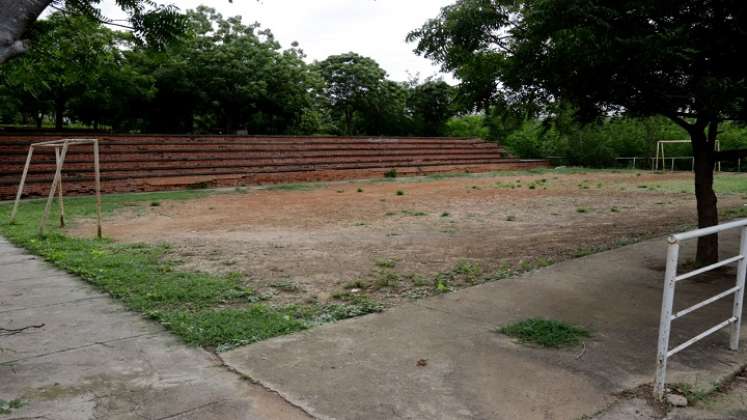 El parque y la cancha fueron espacios acondicionados por la comunidad, que en un inicio estaban destinados para construir viviendas./Fotografo: Alfredo Estevez/La Opinión